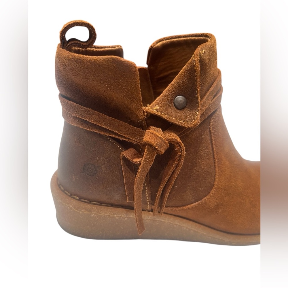 Born
Women's Vaughn Round Toe Regular Booties - Picture 5 of 8